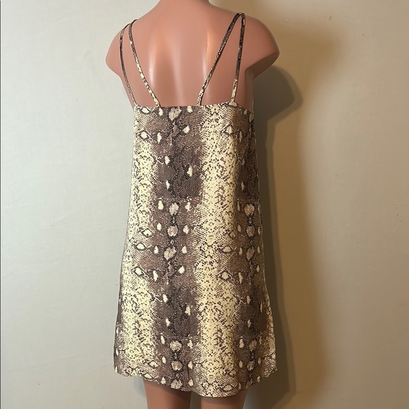 Entro Dress Women’s Spaghetti Strap Mini Dress Lined. Size L - Picture 5 of 15